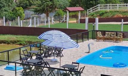 Linda chacara em Contenda, com piscina e salão de festas
