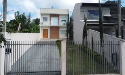 Lindo sobrado com acabamento impecável e ótima localização!