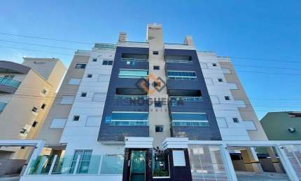 Apartamento totalmente mobiliado próximo ao mar em Governador Celso Ramos