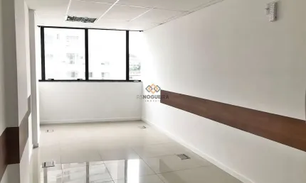 Sala comercial à venda mobiliada no Estreito em Florianópolis SC