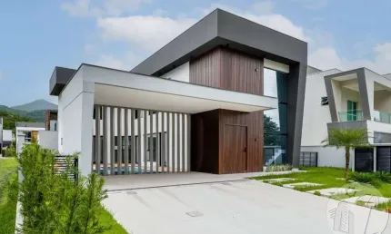 Linda casa no CALEDÔNIA em Camboriú com 1 Suíte Master + 3