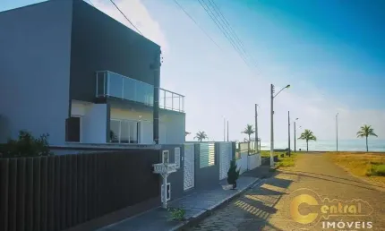 Sobrado Alto padrao com 4 quartos apenas 50 metros do Mar em Barra Velha - SC