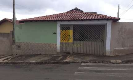 Casa com 3 quartos à venda no Centro, Arealva 
