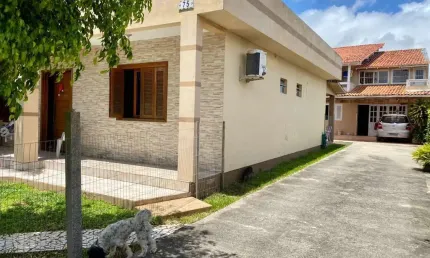Casa para Venda em Torres, Getúlio Vargas, 2 dormitórios, 1 suíte, 3 banheiros, 2 vagas