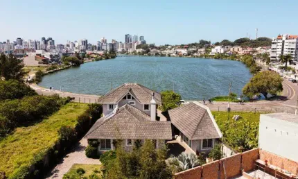 Casa para Venda em Torres, Praia da Cal, 4 dormitórios, 3 suítes, 5 banheiros, 2 vagas