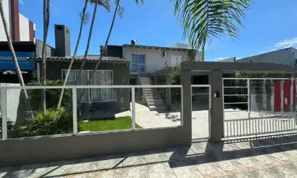 Casa para Venda em Torres, Centro, 5 dormitórios, 1 suíte, 4 banheiros, 1 vaga