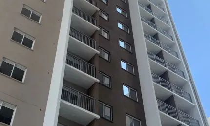 Laguna 430-(26 metros com sacada, vista para o bairro e sol da manhã)
