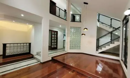 Casa para Locacao e  Venda com Piscina| Sobrado | Jardim Andrade | Piscina |