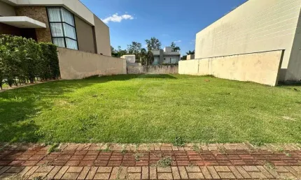 Terreno à venda na Alameda Margarida Nagib Ozi Badin, 50, Conjunto Residencial Vivendas do Arvoredo, Londrina