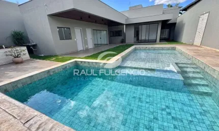 Casa de padrao com 4 suites no bairro Tucano em Londrina