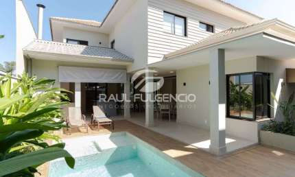 CASA NO CONDOMINIO VILLAGE PREMIUM COM 4 QUARTOS, PISCINA, REFORMADA.