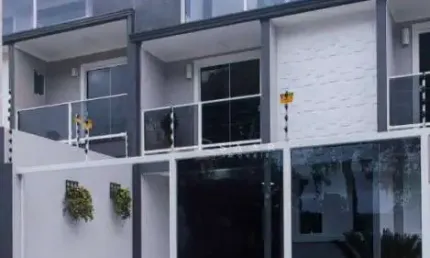 Sobrado com 3 dormitórios à venda, 116 m² por R$ 900.000 - Capão Raso - Curitiba/PR