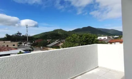 COBERTURA AMPLA ÁREA EXTERNA A VENDA NO CAMPECHE FLORIPA SC