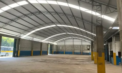 Barracão / Galpão / Depósito com 8 salas para alugar no Mombaça, Itapecerica da Serra 