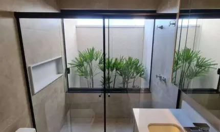 Casa de condomínio para venda tem 290 metros quadrados com 3 quartos
