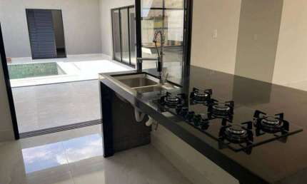 Casa de condomínio para venda tem 160 metros quadrados com 4 quartos