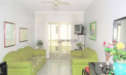Apartamento a venda na praia do Tombo, 03 dormitórios, com sacada e 01 vaga de garagem