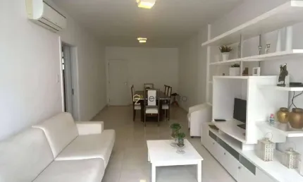 Apartamento a venda na praia das pitangueiras, 02 dormitórios, com 01 vaga de garagem, 01 quadra da praia