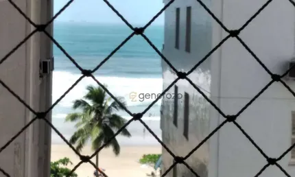 Apartamento á venda na praia das Pitangueiras, 03 dormitórios, 01 vaga de garagem, na quadra da praia