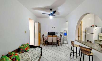 Apartamento á venda na praia das Pitangueiras, 01 dormitório, 01 vaga de garagem, próximo da praia.