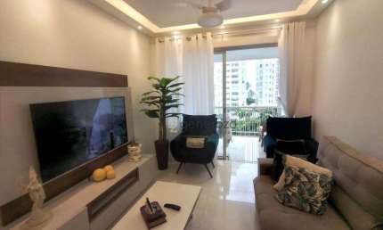 Apartamento á venda na praia das Pitangueiras, 02 dormitórios, 01 vaga de garagem, 01 quadra da praia.