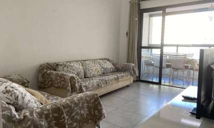 Apartamento á venda na praia das Pitangueiras, 02 dormitórios, 02 vagas de garagem, 01 quadra da praia.