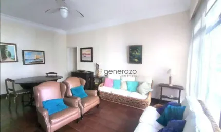 Apartamento á venda na praia das Pitangueiras, 03 dormitórios, na quadra da praia.