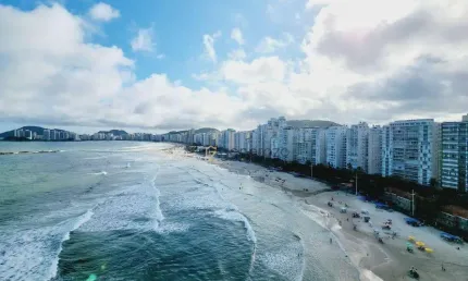 Apartamento a venda na praia das Pitangueiras, frente ao mar, 03 dormitórios, com 02 vagas de garagem