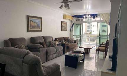 Apartamento á venda na praia das Pitangueiras, 03 dormitórios, 01 vaga de garagem na quadra da praia.