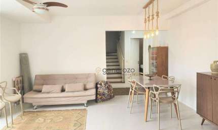 Apartamento duplex a venda na praia das Pitangueiras, 03 dormitórios, varanda gourmet, lazer e 02 vagas
