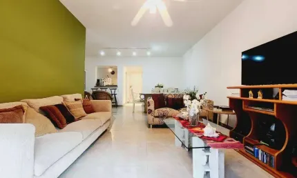 Apartamento a venda na praia das Pitagueiras, 03 domritórios, com 02 vagas de garagem e lazer no prédio