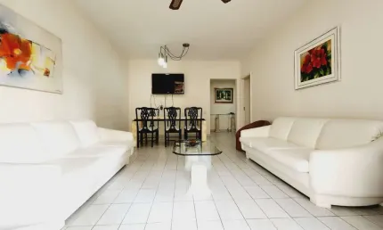 Apartamento a venda na praia das Pitangueiras, 03 dormitórios,com sacada e 01 vaga de garagem