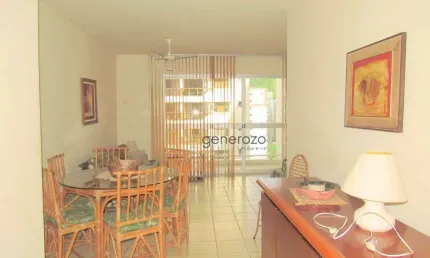 Apartamento à venda na praia das Pitangueiras, 03 dormitórios, 02 vagas, sacada