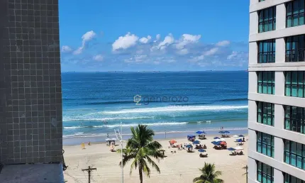 Apartamento a venda na praia das pitangueiras, 03 dormitórios, com sacada e vista para o mar