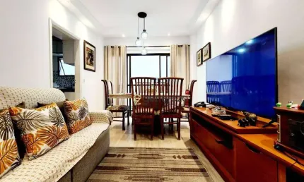 Apartamento a venda na praia das astúrias, 02 dormitórios, com garagem e sacada