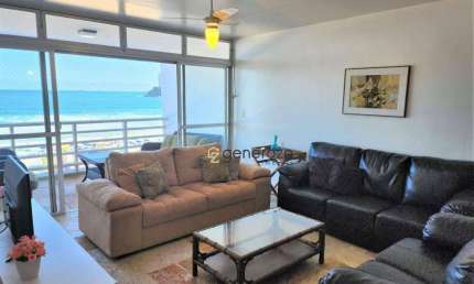 Apartamento para locação nas Praia das Pitangueiras, frente ao mar, 02 dormitórios, com sacada e 01 vaga