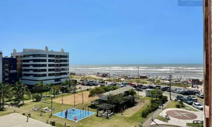 Apartamento com vista para o mar e frente praça em Capão da Canoa