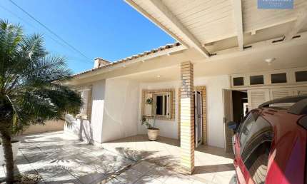 Casa com 3 dormitórios mais anexo em Capão da Canoa