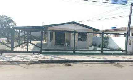 Casa de esquina com 3 dormitórios em Capão da Canoa