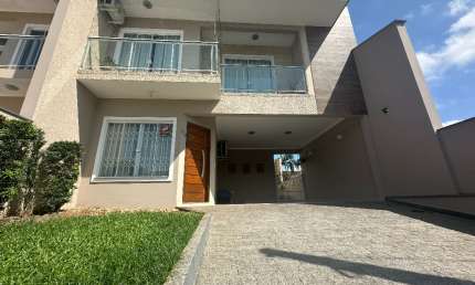 Sobrado com 138m de area construida em rua super tranquila do bairro Santo Antônio a venda em Joinville por R$ 850.000,00