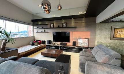 Cobertura duplex com 2 suites +1 quarto e 4 vagas individuais  à venda no bairro Santo Antônio em Joinville - SC por R$ 1.390.000,00.