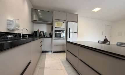 Apartamento mobiliado e climatizado sendo uma suíte + 1 quarto com 70m² privativos na rua João Pessoa, bem próximo ao P.A norte Joinville a venda por 520.000,00.