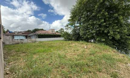 Terreno de esquina  a venda com 502m² a venda em rua asfaltada no bairro Panaguamirin-Joinville /SC R$ 200.000,00.