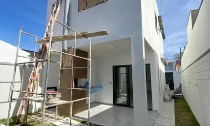 Sobrado Novo para venda possui 125 m2 com 3 dormitórios, sendo 1 suite