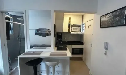 Kitnet, quadra da praia, Portaria 24H, Elevador, 1 vaga de garagem , Bairro: Ponta da Pra
