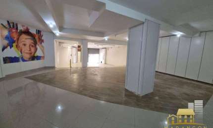 Salão comercial apenas a 30 metros da calçada da Braguinha