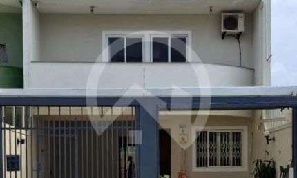 Sobrado a venda com 4 quartos no NOVO MUNDO, Curitiba.