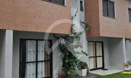 Sobrado em condominio fechado a venda com 3 quartos no em Caioba/Matinhos.