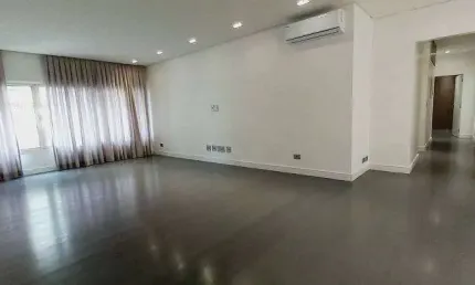 Apartamento para venda tem 180 metros quadrados com 3 quartos
