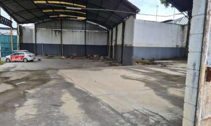 Barracão / Galpão / Depósito com 2 salas para alugar na Avenida Brasil, Caju, Rio de Janeiro por R$ 80.000